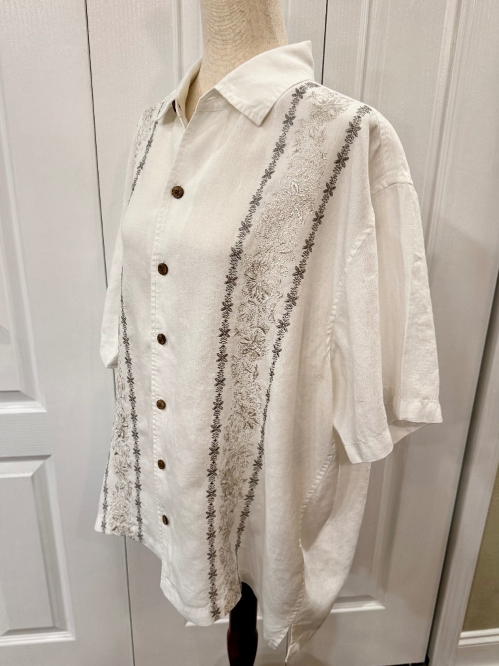 Men's, Size XL White Linen Embroidered Shirt by Caribbean Short Sleeve Button Up